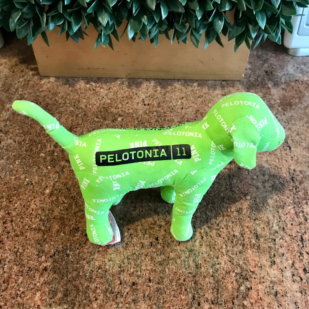 VS PINK 2011 Very Rare Pelotonia Bike Race Dog